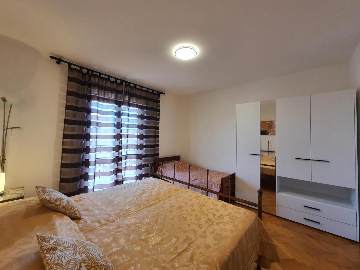 Apartments Luciana & Helena Pola Esterno foto